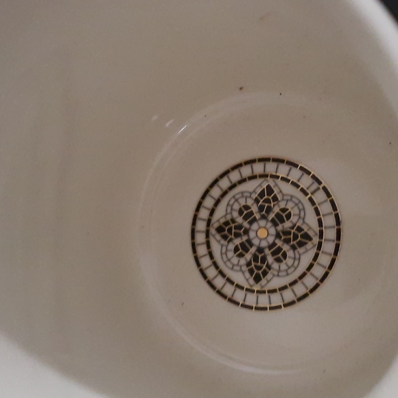 Tiled Margot Monogram Mug Q - Picture 6 of 7